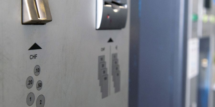 In der Stadt Biel wird die erste Stunde in den städtischen Parkhäusern nicht gratis, sondern kostet einen Franken. Diesen Kompromiss haben die Stadt und ein Initiativkomitee geschmied...