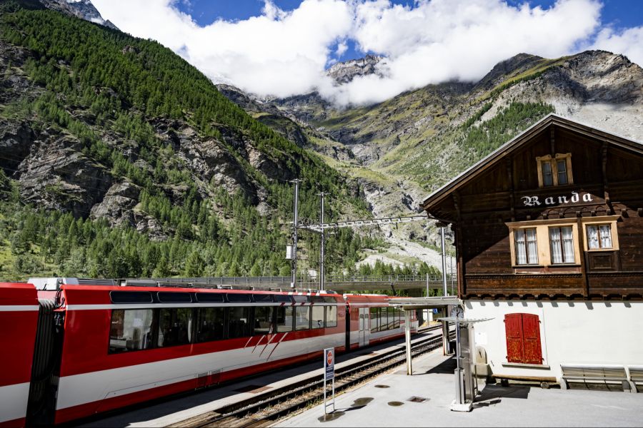 Die Matterhorn-Gotthard-Bahn kann weiterhin durch das bedrohte Gebiet fahren.