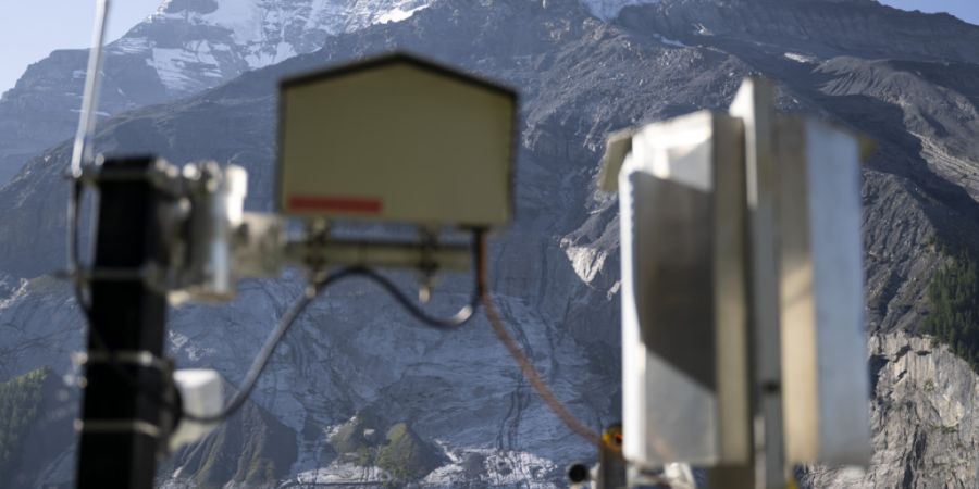 Messsysteme überwachen die instabile Flanke des Spitze Stei oberhalb Kanderstegs rund um die Uhr. (Archivbild)