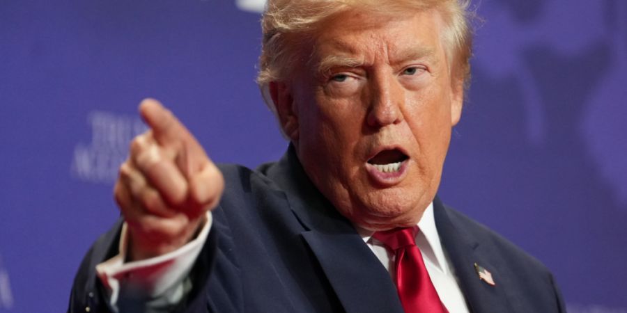 dpatopbilder - US-Präsident Donald Trump spricht bei einer Veranstaltung im Red Rock Resort. Foto: Mark Schiefelbein/AP/dpa