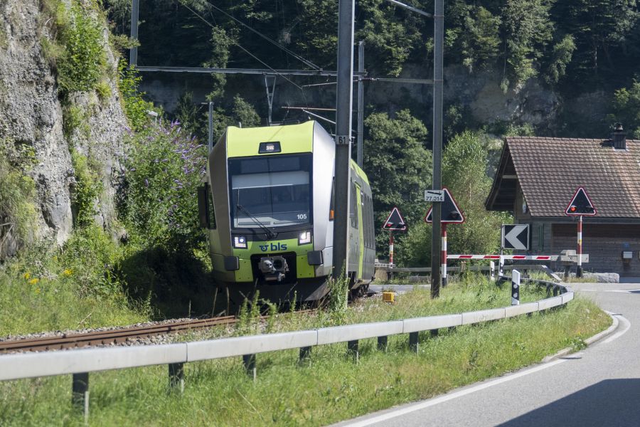 Der Lokführer bekam den Zwischenfall mit – er hörte laute Geräusche. Die BLS bietet betroffenen Mitarbeitenden Betreuung.