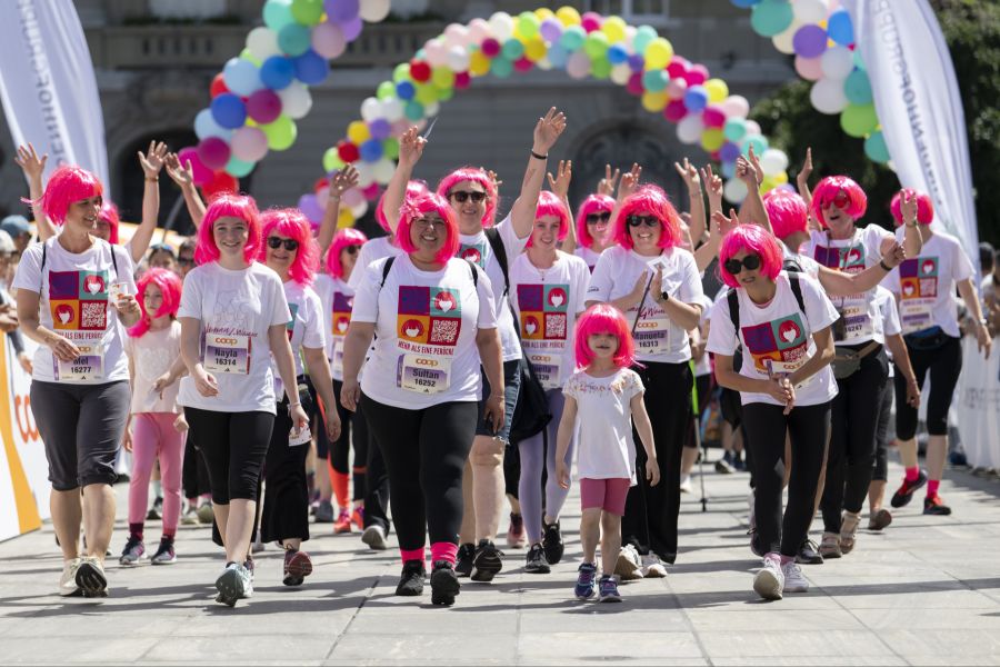 Die «Pink Ladies» unterstützen beim Frauenlauf die Brustkrebsforschung.