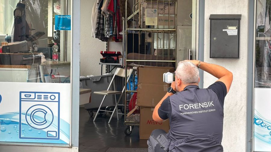 Das forensische Institut ist vor Ort.