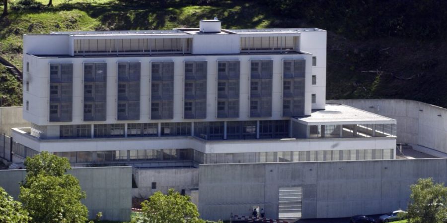 Laut ihren Verteidigern sollen die sieben sich im Untersuchungsgefängnis La Farera bei Lugano (im Bild) befindenden Angeklagten nichts mit den Pink Panthers zu tun haben. (Archivbild)