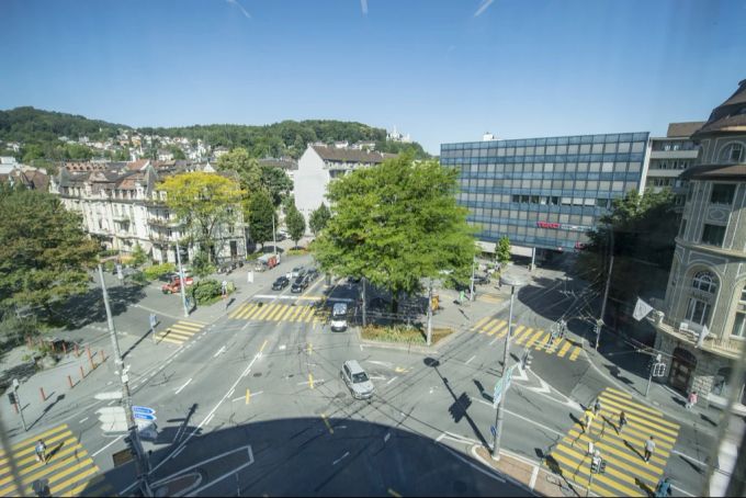 Der Pilatusplatz in Luzern: Hier blockierten am Berchtoldstag drei Reisecars eine Bushaltestelle. Pilatusplatz Luzern