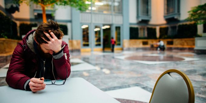 Vier von zehn Firmen in der Schweiz kämpfen mit Langzeit-Abwesenheit ihrer Mitarbeiter. Ein Grund dafür sind psychische Erkrankungen. Depression Studie Sotomo