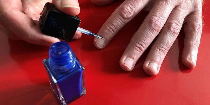 Nagellack auftragen als Mann könnte in der Türkei bald bestraft werden. Nagellack