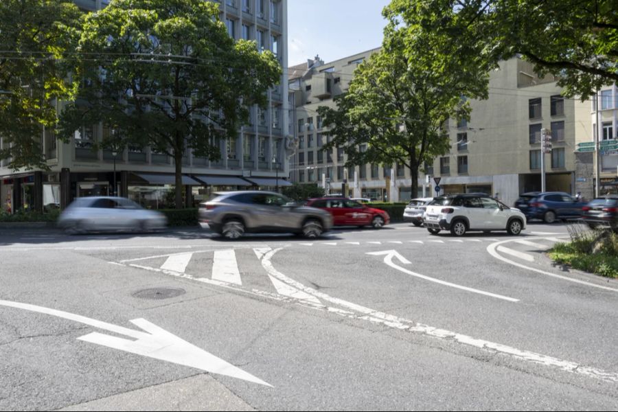 Ein Experte schlägt nun vor, dass die Autos zugunsten einer neuen Busspur weichen müssen