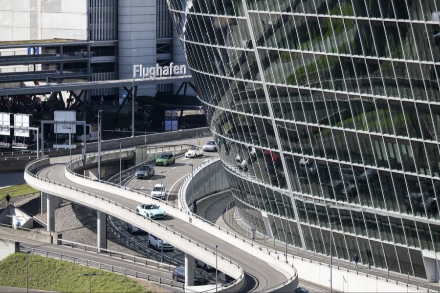 Laut Flughafen-Sprecherin Bärwalde diene die Tarifanpassung dazu, den Verkehrsfluss zu verbessern und eine zügige Abwicklung zu gewährleisten.