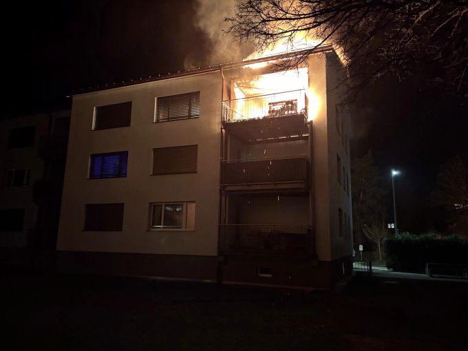Brand in Mehrfamilienhaus.