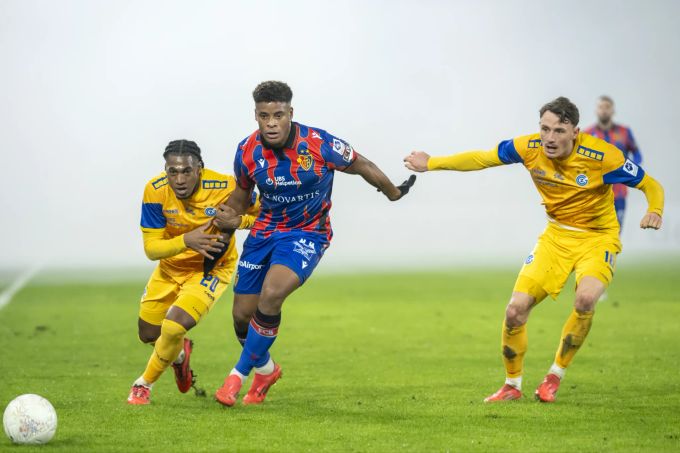 Kevin Carlos im Einsatz für den FC Basel gegen GC in der Super League. Kevin Carlos FC Basel
