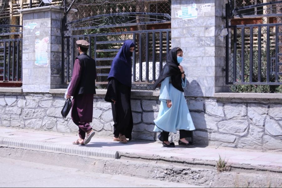 Die islamistischen Taliban haben seit ihrer Machtübernahme neue Gesetze in Afghanistan eingeführt, um Frauen zu unterdrücken.