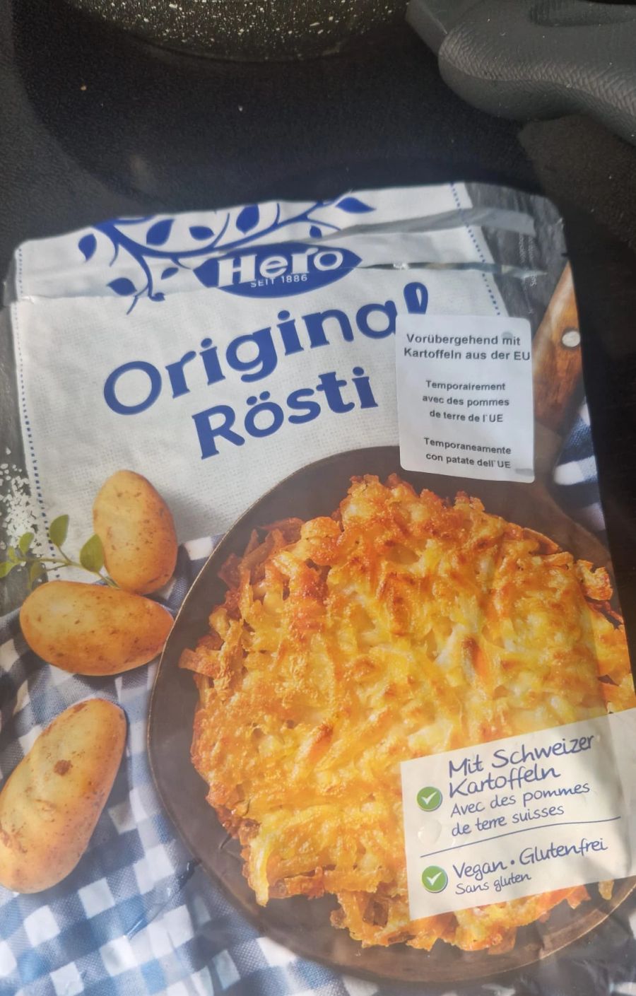 Eigentlich wird die Rösti von Hero aus Schweizer Kartoffeln hergestellt, damit wird auch prominent geworben.