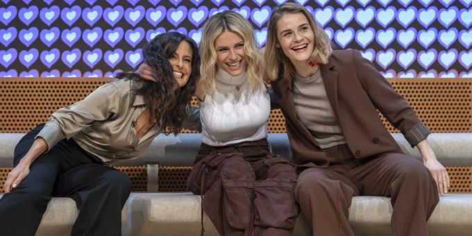 «Völlig Banane» - Hazel Brugger spricht über ESC mit Michelle Hunziker