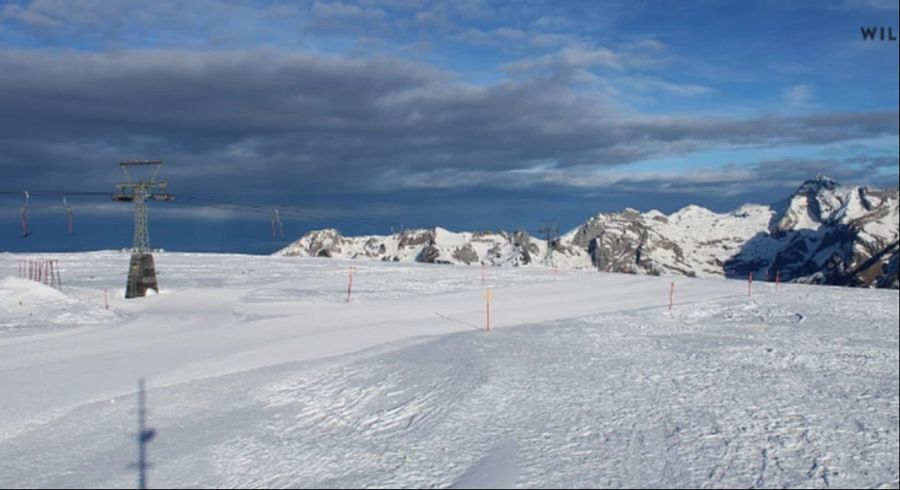 Blick auf das Skigebiet Wildhaus SG auf 2076 Metern über Meer. Die Schneefallgrenze sinkt auf rund 1300 Meter.