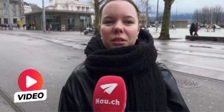 «Frech» - Zürcherinnen ärgern sich über «bitte Lächeln»-Spruch