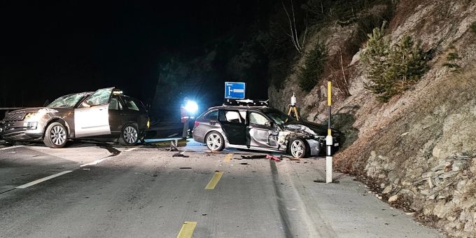 Tiefencastel GR - Drei Personen bei Unfall verletzt