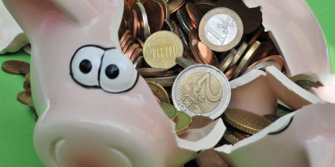 Bei einem Einbruch in ein Einfamilienhaus hat ein Dieb Wertvolles aus den Kinderzimmern gestohlen. (Symbolbild) Sparschwein