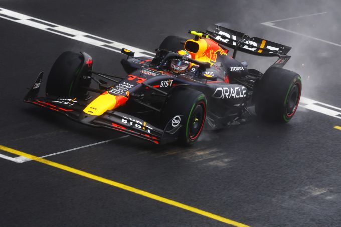 Sergio Perez am Steuer des Red Bull RB20 beim Brasilien-GP der Formel 1. Sergio Perez Red Bull