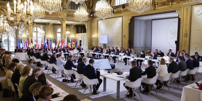Vertreter aus 31 Ländern tagten als «Koalition der Willigen» im Élysée-Palast in Paris. Keystone
