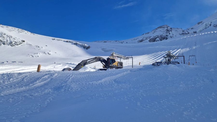 Das Skigebiet beruhigt die Skifahrer. An den Gletschern werde nichts weggebaggert. Die Bagger würden ausschliesslich für Arbeiten an den Liften verwendet.