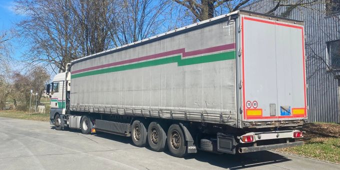Sattelmotorfahrzeug in Steinhausen ZG stillgelegt. Sattelmotorfahrzeug stillgelegt.