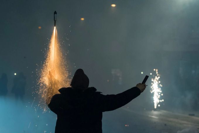 Ein 15-Jähriger verletzte sich, als er in Hohenrain LU eine Rakete zünden wollte. (Symbolbild)