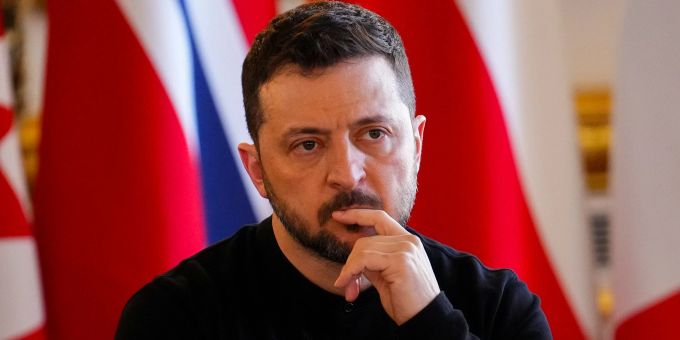 Der ukrainische Präsident Wolodymyr Selenskyj wirft Russlands Präsident Putin in der Waffenruhe-Debatte Manipulation vor. Wolodymyr Selenskyj