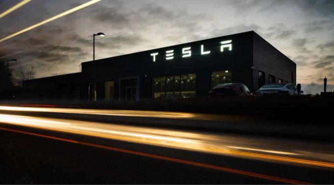 Die Tesla-Aktie hat sich wieder erholt. (Archivbild) aktien börse tesla symbilbild