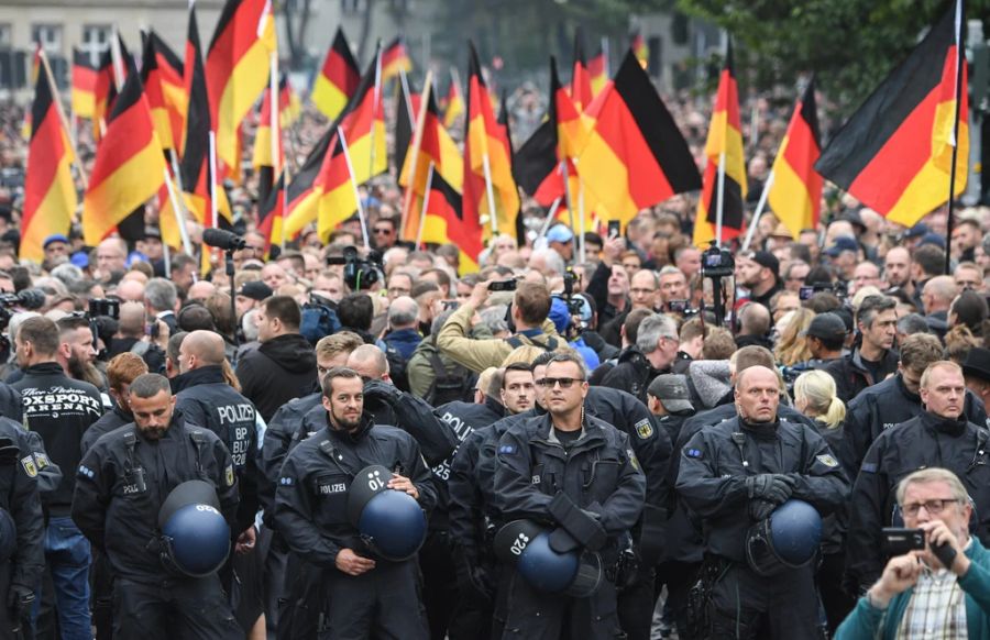 Ein Grund laut Hayoz: Extremistische Gruppierungen hätten grössere Sympathien für das autoritäre Russland als für die Ukraine. Abgebildet: Eine AfD-Demo in Deutschland.