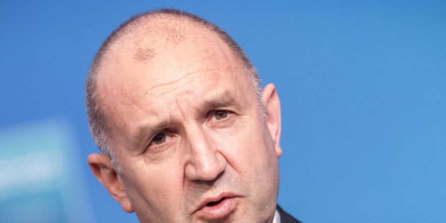 ARCHIV - Rumen Radev, Ministerpräsident von Bulgarien, nimmt am Pressestatement vor dem Nato-Gipfel dem Treffen des Nordatlantikrats auf Ebene der Staats- und Regierungschefs teil. Fot...