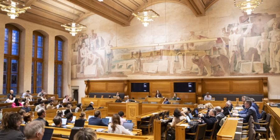 Der Berner Stadtrat kämpft sich durchs Budget. (Archivbild)