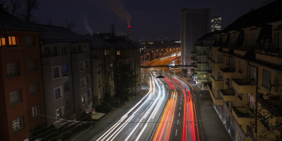 Der Verkehr auf der Rosengartenstrasse in der Stadt Zürich sorgt für Streit zwischen dem Stadtrat und dem Regierungsrat. Linke Stadtzürcher Parteien fordern nun vom Stadtrat, dass er...