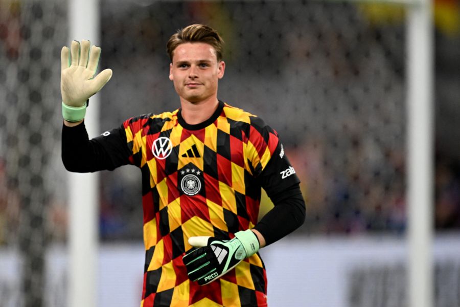 Jonas Urbig Manuel Neuer