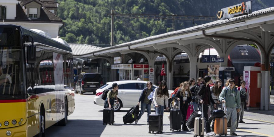 Auch in Interlaken werden immer mehr Wohnungen auf Buchungsplattformen an Touristen vermietet. Für Einheimische wird der bezahlbare Wohnraum knapper. (Archivbild)