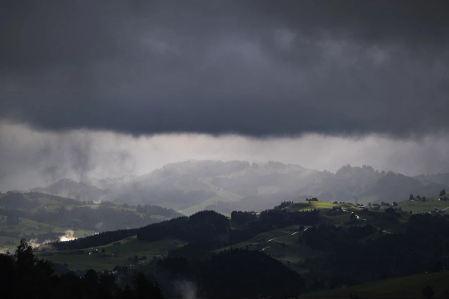 Am Wochenende beschert das Wetter der Schweiz einen Mix aus Wolken, Regen und Sonne.