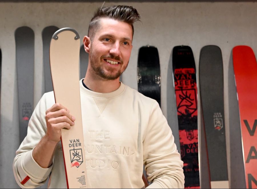 Nach fünf Jahren kehrt Marcel Hirscher mit seiner eigenen Skimarke in den Weltcup zurück.