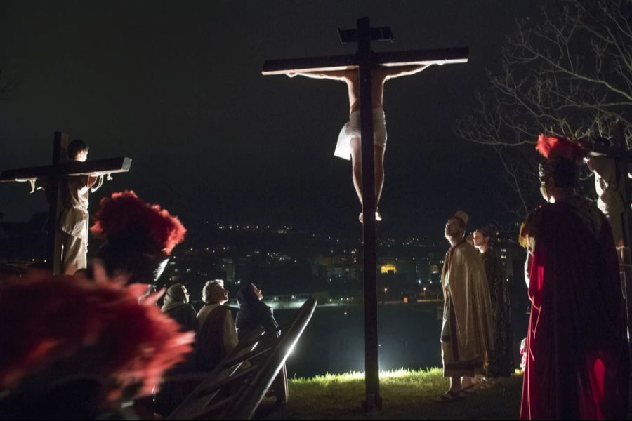 Ein Bub ist von einem Jesus-Film aus dem Religionsunterricht so verstört, dass er kaum noch schlafen kann. (Symbolbild)