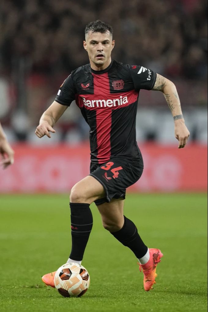 Granit Xhaka und Bayer Leverkusen sind auf gutem Weg, mehrere Titel zu holen. Xhaka