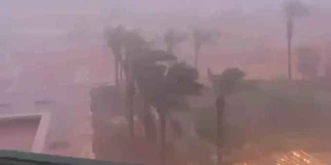 120 mm Regen gefallen - Videos & Bilder zeigen heftigen Sturm in Dubai