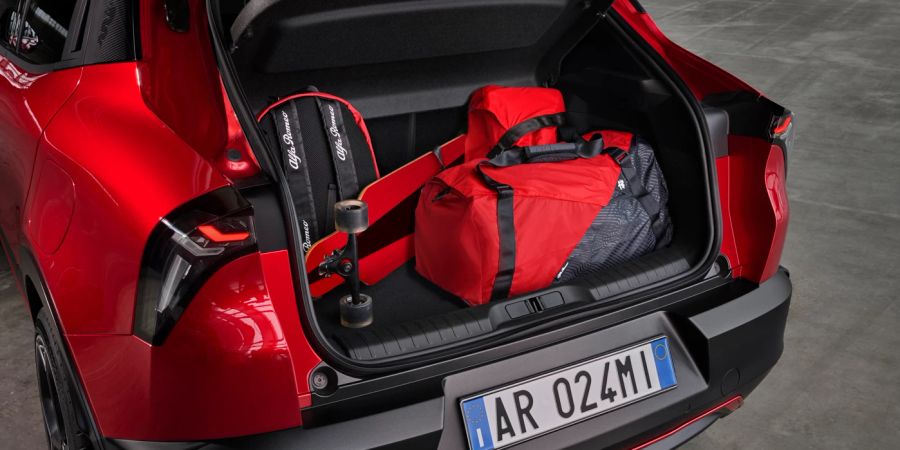 Der Kofferraum bietet für einen Kompaktsportler reichlich Platz.