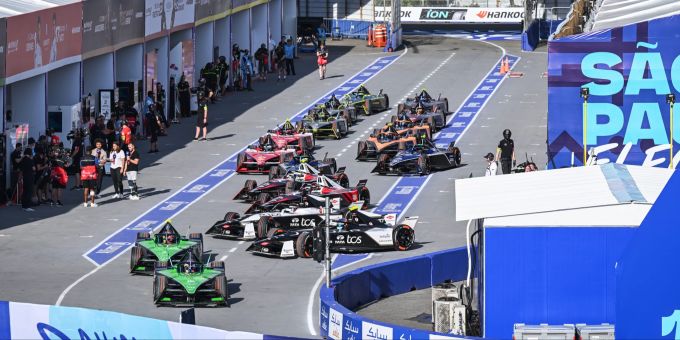 Die Formel E wird wohl erst 2025 die neuen Schnelllade-Boxenstopps einführen. Formel E Boxen