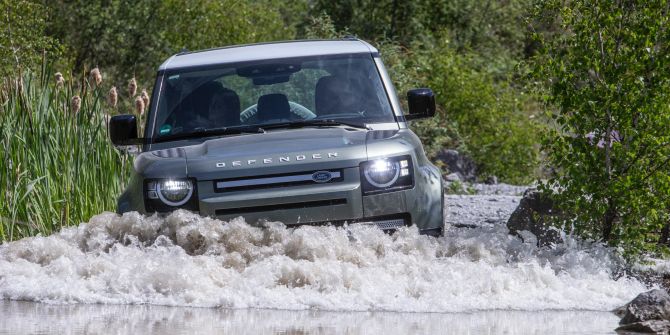 Land Rover Defender Sport