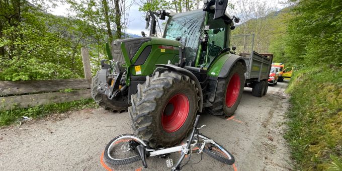 Ilanz: Schwerverletzter Fahrradfahrer nach Kollision mit Traktor. Ilanz: Schwerverletzter Fahrradfahrer