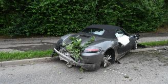 Dielsdorf ZH - Sportwagen Lenker nach Unfall verhaftet