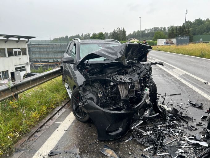 Bei dem Unfall wurden mehrere Personen verletzt. Unfall