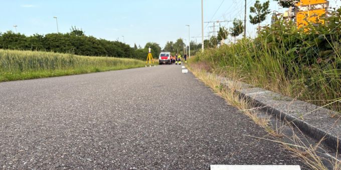 Fussgänger bei Unfall mit Velofahrer in Opfikon ZH schwer verletzt. Opfikon ZH