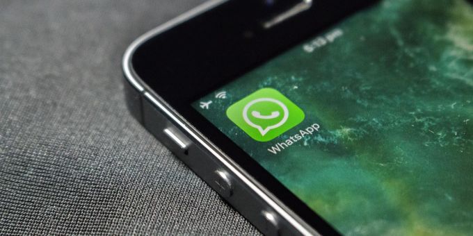 Meta plant, für die personalisierte Werbung bei Whatsapp auch auf verknüpfte Konten bei Facebook und Instagram zuzugreifen. (Symbolbild) whatsapp meta