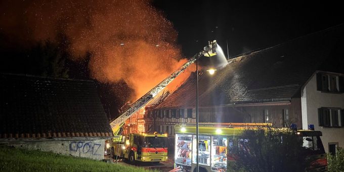 In Boppelsen ist ein Mehrfamilienhaus in Brand geraten. boppelsen