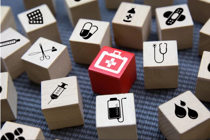 Das weltweite ABCD-Schema ist ein Leitfaden für die Erste Hilfe. ABCD-Schema